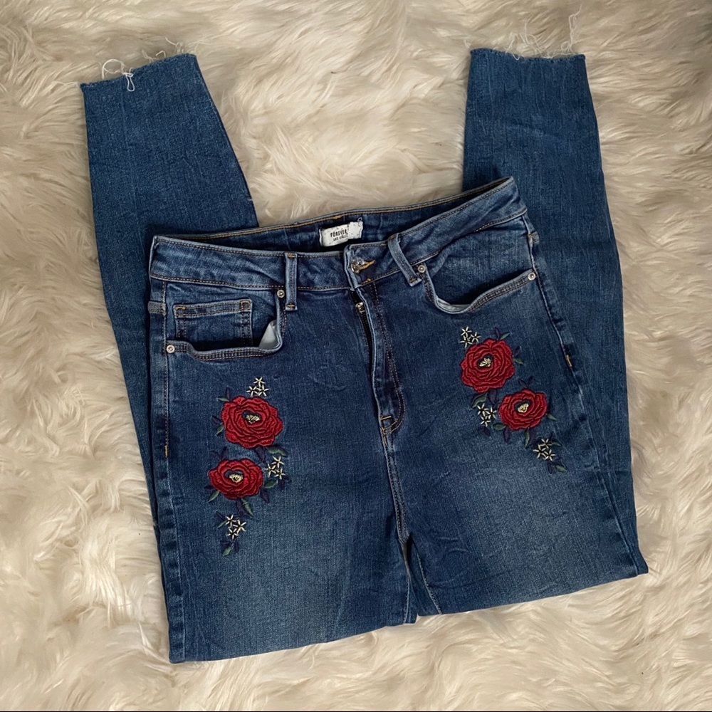 Forever 21 | floral embroidered raw hem jeans